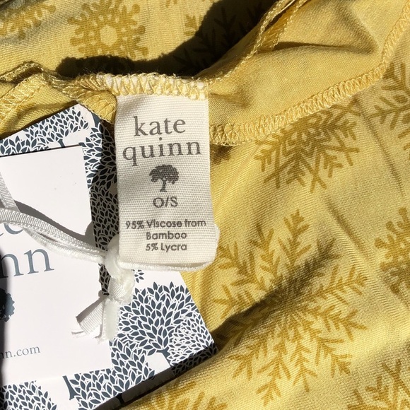 Kate Quinn Golden Snowflake Bamboo Swaddle - Picture 2 of 4